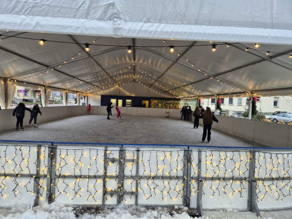 Gargždai seasonal ice rink installed under a canopy