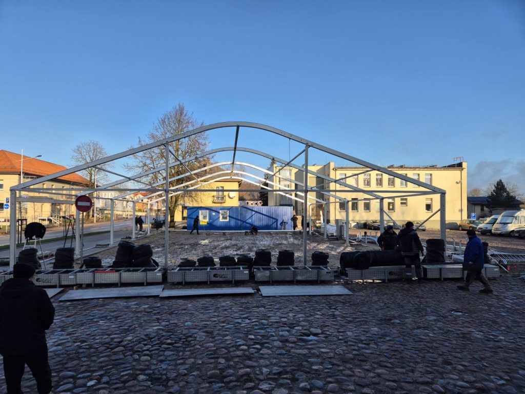 Installation of the seasonal real-ice rink in Gargždai in 2024