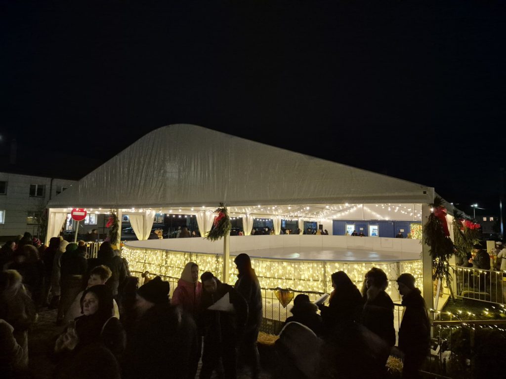 Gargždai seasonal ice rink illuminated at night