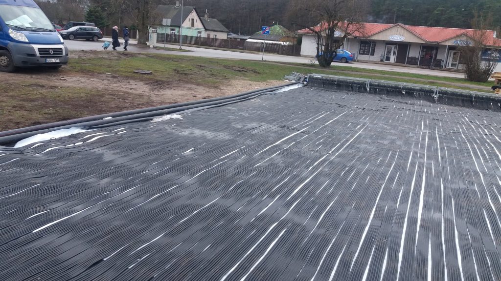 Installation works for the seasonal rental ice rink in Jurmala