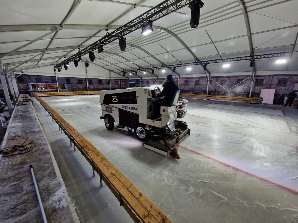 Ice maintenance at the seasonal rink in Lukiskes Prison 2.0 courtyard