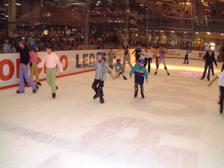 Public skating on the indoor ice rink at Vilnius Akropolis