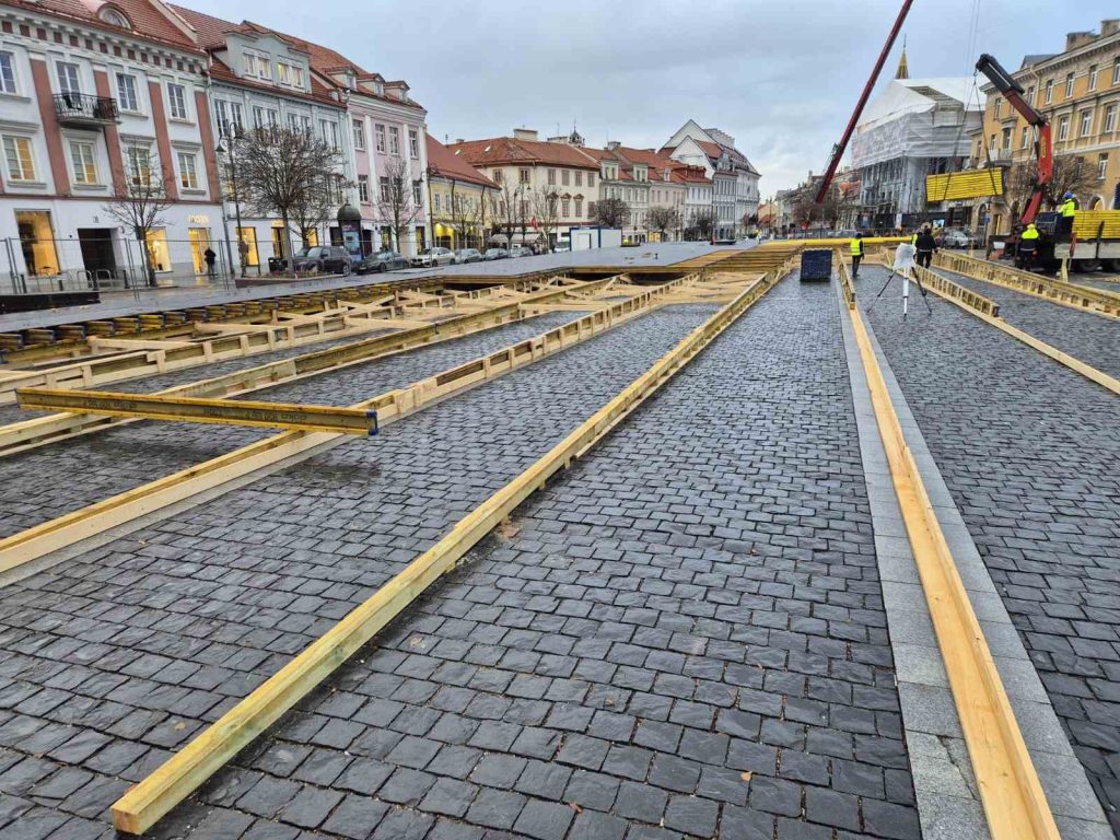 Base structure installation for the seasonal ice rink at Vilnius Town Hall Square